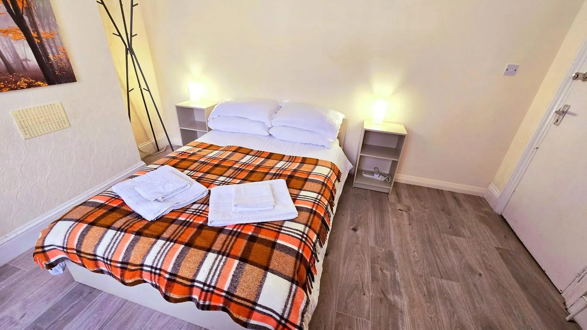 Homestay Orford Village Room London