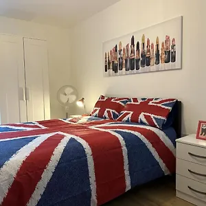 Homestay Modern, Large Independent With En-suite Bathroom In Private Owned, London