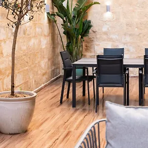 https://valletta-waterfront-backyard-flat.hotelssaintjulians.com