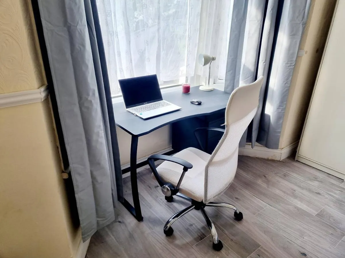 Orford Village Room London Homestay